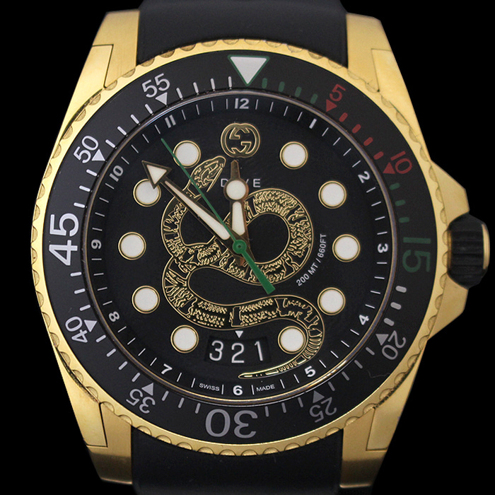 Gucci(구찌) YA136219 45MM 옐로우 골드 PVD 골드 스네이크 다이브 러버밴드 남성 시계
