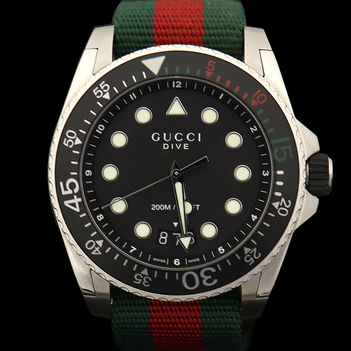 Gucci(구찌) YA136209 136.2 45MM 스틸 쿼츠 DIVE 다이브 WEB 나토 밴드 남성 시계