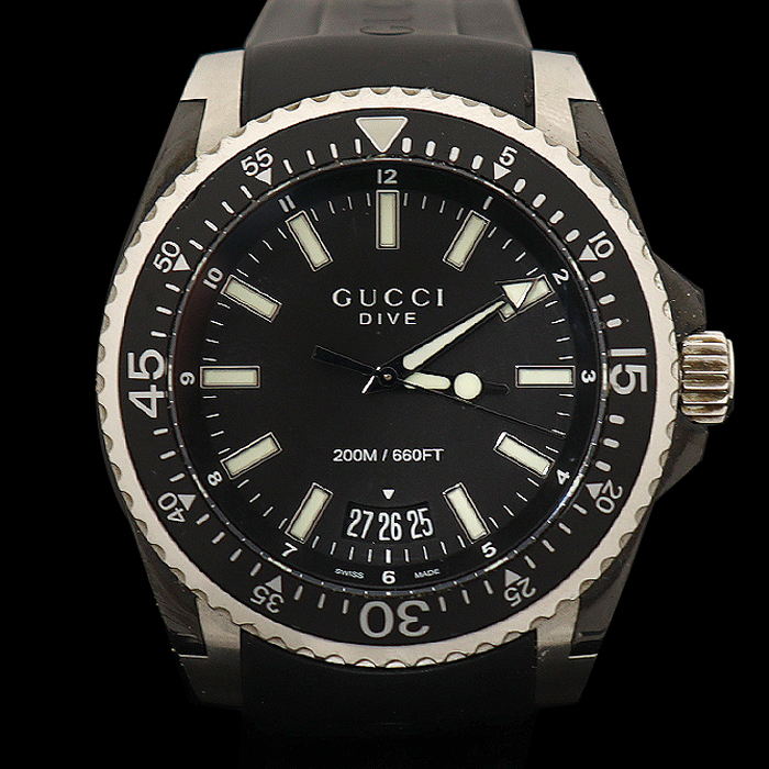 Gucci(구찌) YA136204 136.2 45MM 스틸 쿼츠 DIVE 다이브 러버밴드 남성 시계